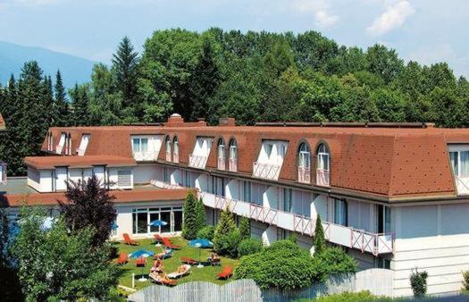 Apartment In Warmbad Villach Ruang foto